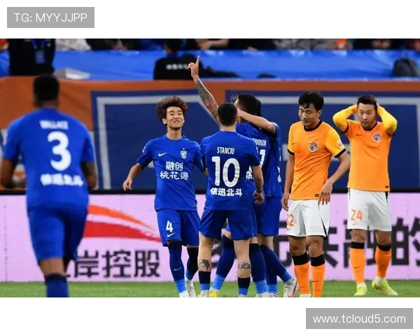 嵩山龙门主场激战青岛海牛双方为保级关键战全力拼搏